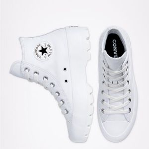 Chuck Taylor All Star Lugged Leather worn a few times great condition🖤